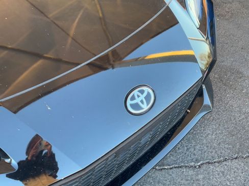 Certified 2023 Toyota GR86 Premium image 6