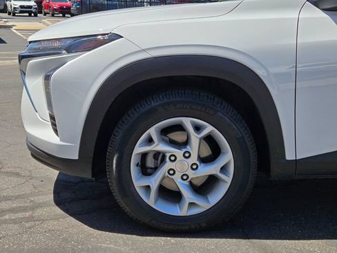 Used 2024 Chevrolet Trax LS w/ LS Convenience Package FWD image 9