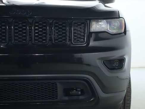 Used 2019 Jeep Grand Cherokee Laredo image 7