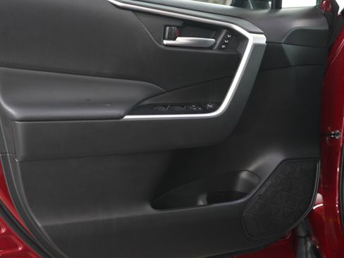 Used 2025 Toyota RAV4 XLE Premium w/ Weather Package AWD/4WD image 19