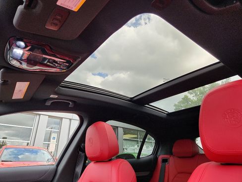 Used 2024 Alfa Romeo Stelvio Veloce image 15