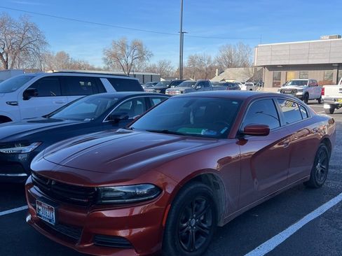 Used 2021 Dodge Charger SXT image 1