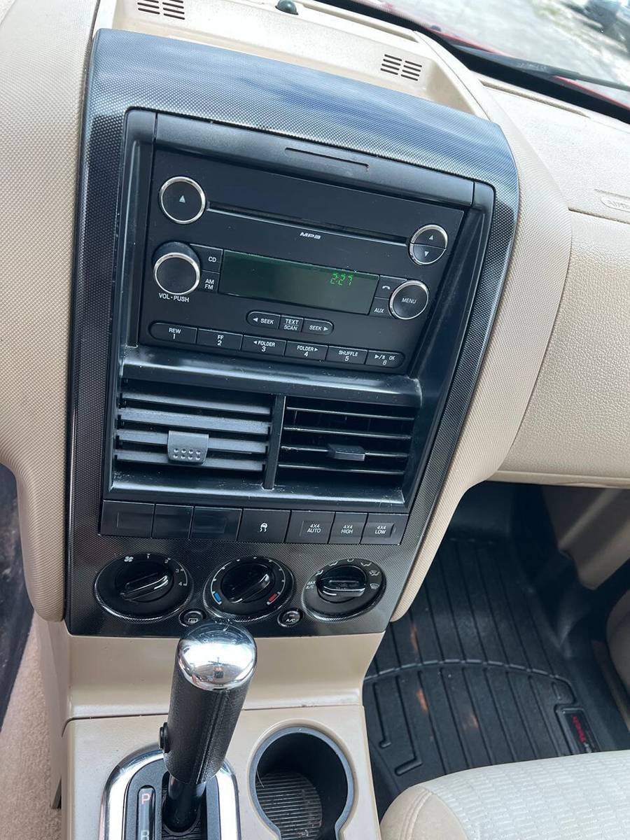 Used 2009 Ford Explorer XLT AWD/4WD image 2