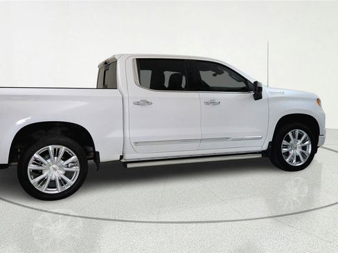 Used 2024 Chevrolet Silverado 1500 High Country w/ Technology Package AWD/4WD image 4