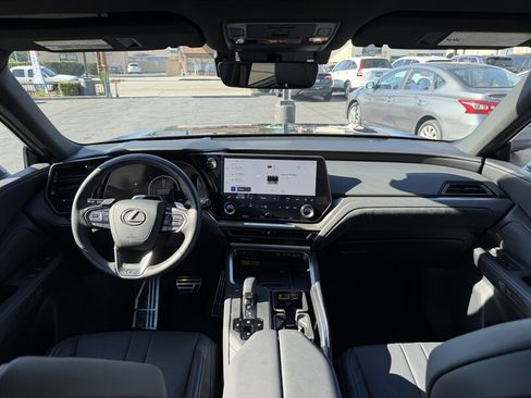 Used 2026 Lexus TX 500h AWD w/ Technology Package image 11