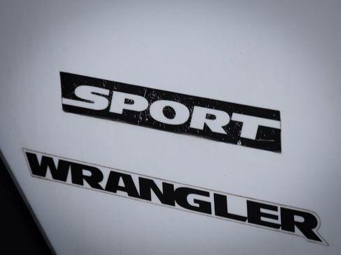 Used 2013 Jeep Wrangler Sport AWD/4WD image 13