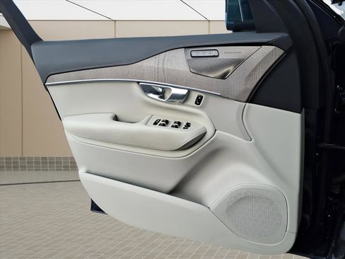 Used 2023 Volvo XC90 B6 Ultimate w/ Protection Package Premier image 26