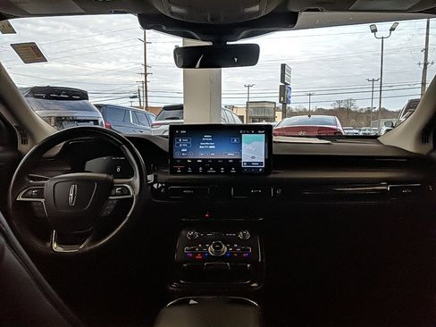 Certified 2022 Lincoln Nautilus Reserve w/ Equipment Group 201A image 16