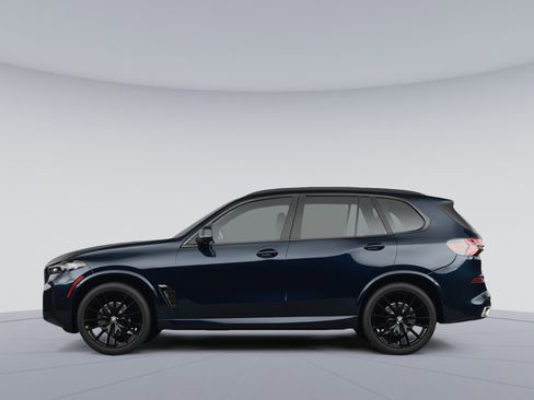 Used 2024 BMW X5 xDrive40i w/ M Sport Package image 2