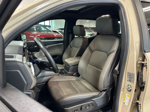 Used 2023 Chevrolet Colorado ZR2 w/ ZR2 Convenience Package III AWD/4WD image 13