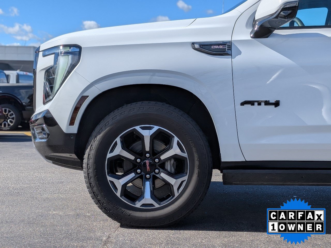 Used 2025 GMC Yukon AT4 w/ AT4 Premium Package AWD/4WD image 10