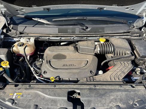 Used 2023 Chrysler Voyager LX image 34