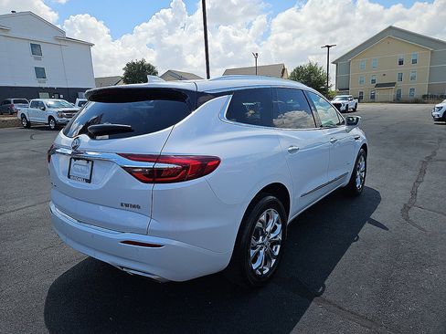 Used 2020 Buick Enclave Avenir w/ Avenir Technology Package FWD image 5