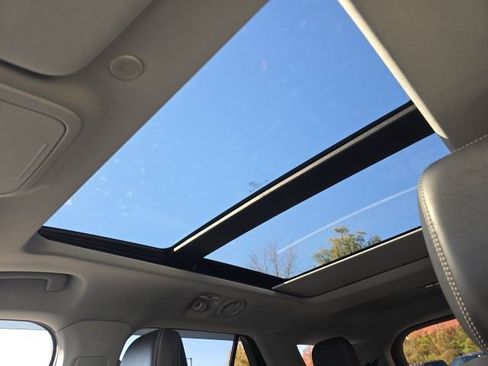 Used 2021 Ford Explorer XLT w/ Equipment Group 202A image 27