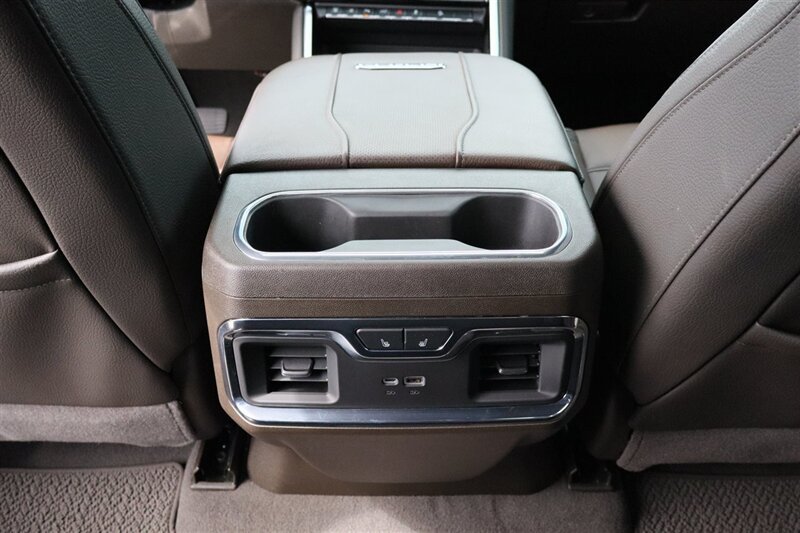 Used 2025 GMC Sierra 3500 Denali w/ Denali Reserve Package AWD/4WD image 29