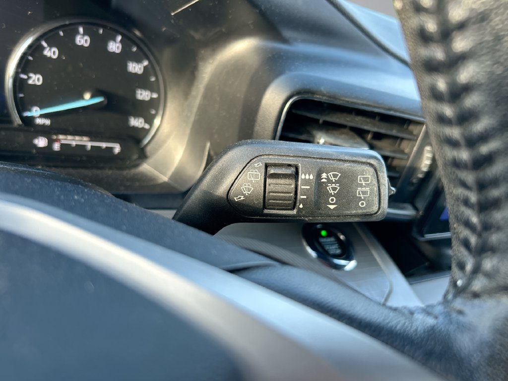 Used 2021 Ford Explorer XLT w/ Equipment Group 202A AWD/4WD image 19