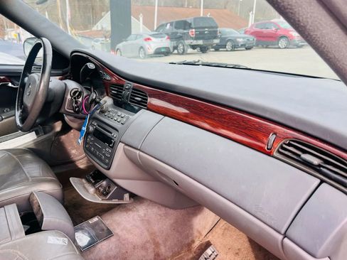 Used 2004 Cadillac De Ville w/ Equipment Group image 8