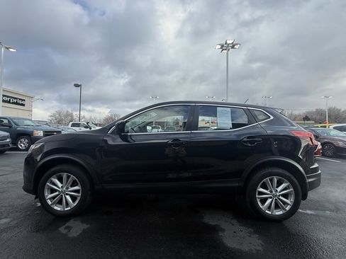 Used 2018 Nissan Rogue Sport S w/ S Appearance Package image 4