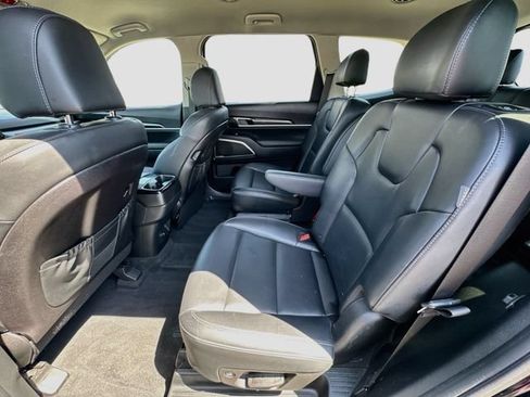 Used 2024 Kia Telluride S FWD image 24