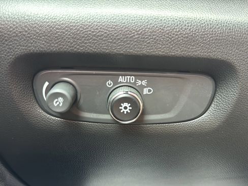 Used 2023 Chevrolet Traverse LS image 34