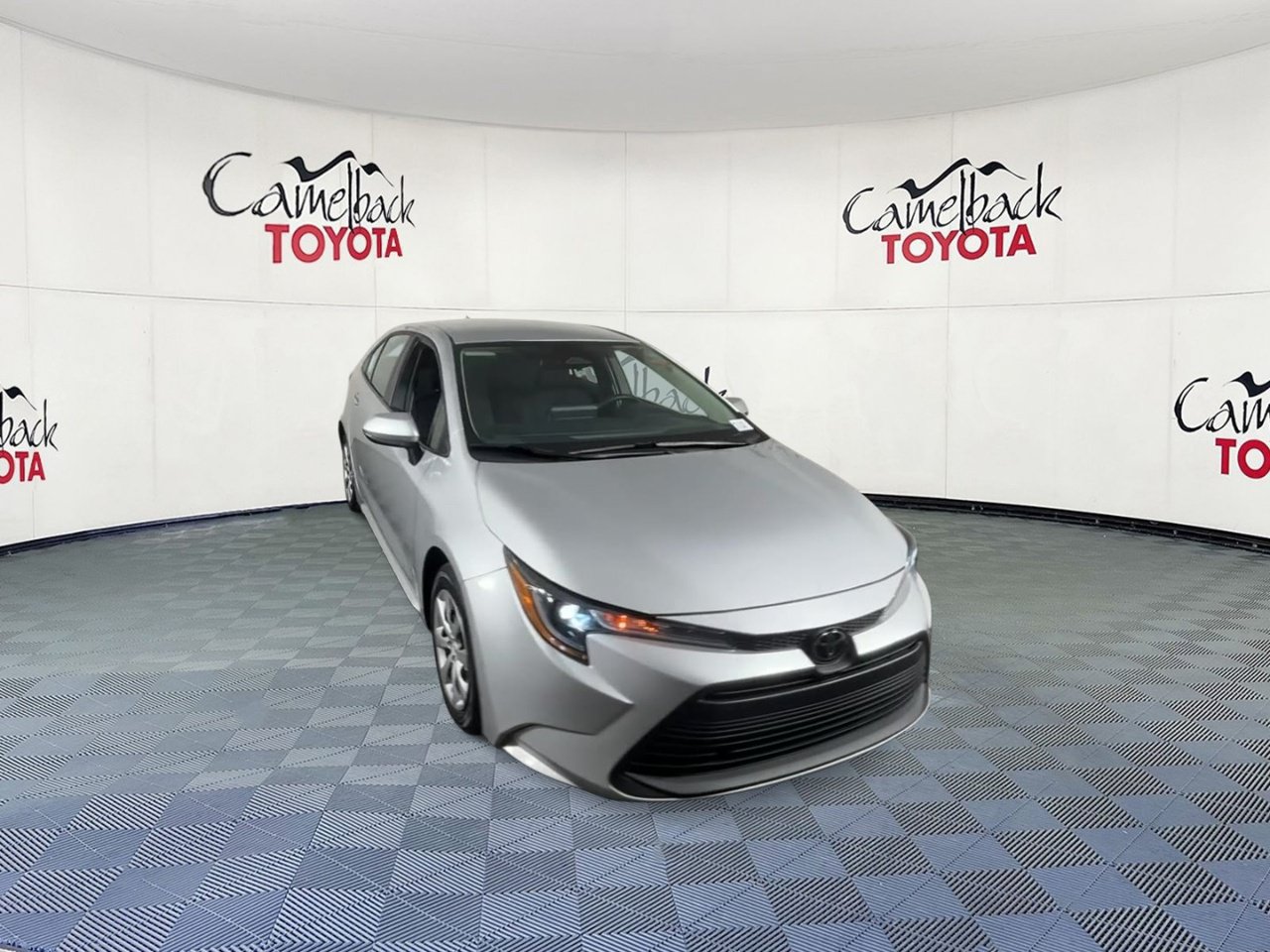 Used 2025 Toyota Corolla LE FWD image 4
