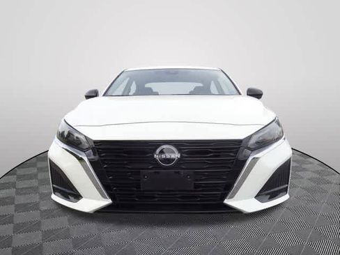 Used 2025 Nissan Altima 2.5 SV FWD image 5