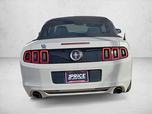 Used 2014 Ford Mustang Convertible image 4