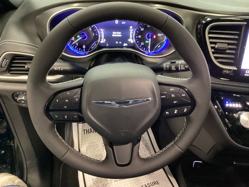 New 2026 Chrysler Pacifica Select image 21