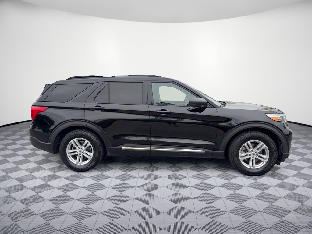 Used 2024 Ford Explorer XLT w/ Equipment Group 202A RWD image 8
