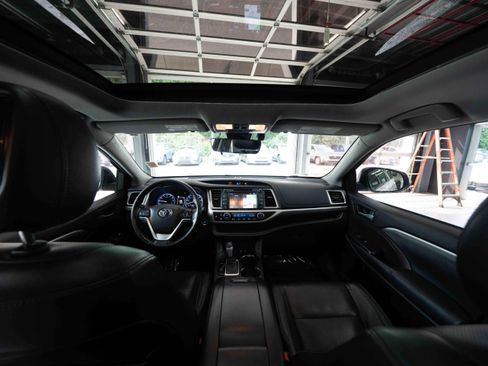 Used 2017 Toyota Highlander Limited Platinum AWD/4WD image 19