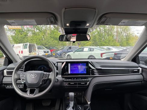 Used 2025 Toyota Camry LE FWD image 33