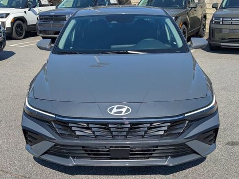 Certified 2025 Hyundai Elantra SEL image 2