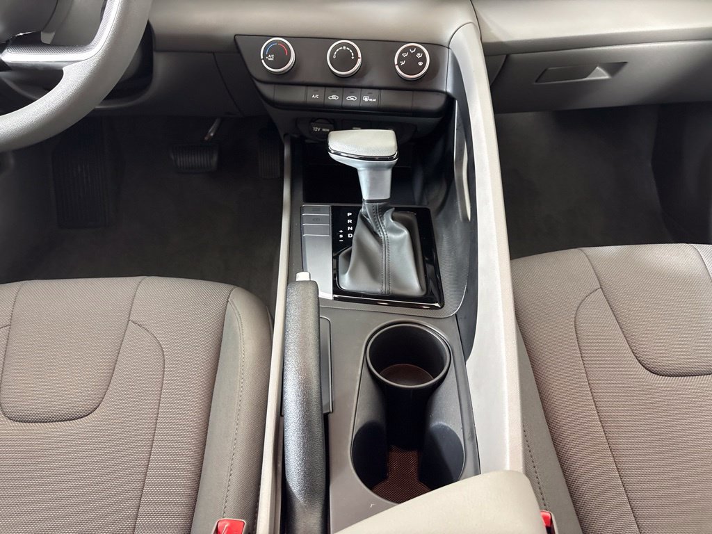 Used 2025 Hyundai Elantra SE FWD image 23