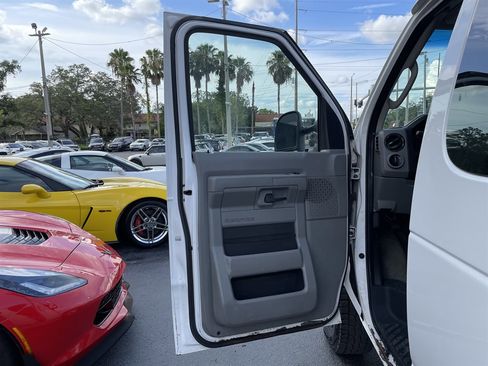 Used 2013 Ford E-350 and Econoline 350 XLT image 29