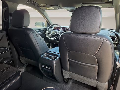 Used 2025 Chevrolet Traverse High Country FWD image 11