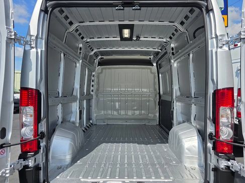 Used 2022 RAM ProMaster 3500 w/ Driver Convenience Group FWD image 13
