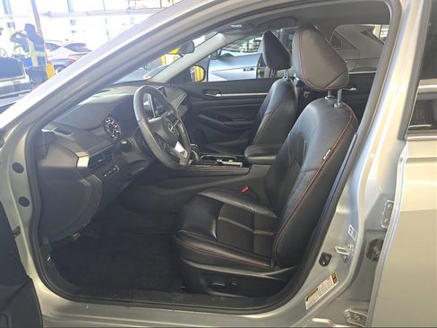 Used 2024 Nissan Altima 2.5 SR FWD image 5