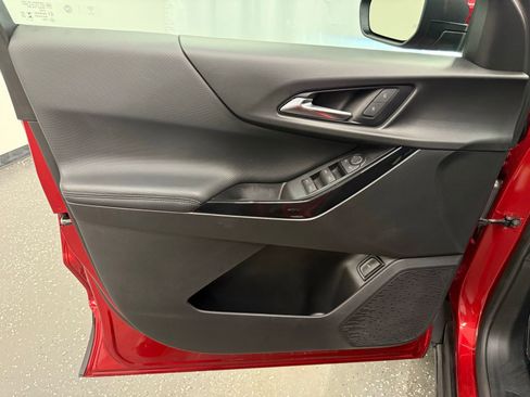 Used 2025 Chevrolet Equinox LT w/ Convenience Package II image 9