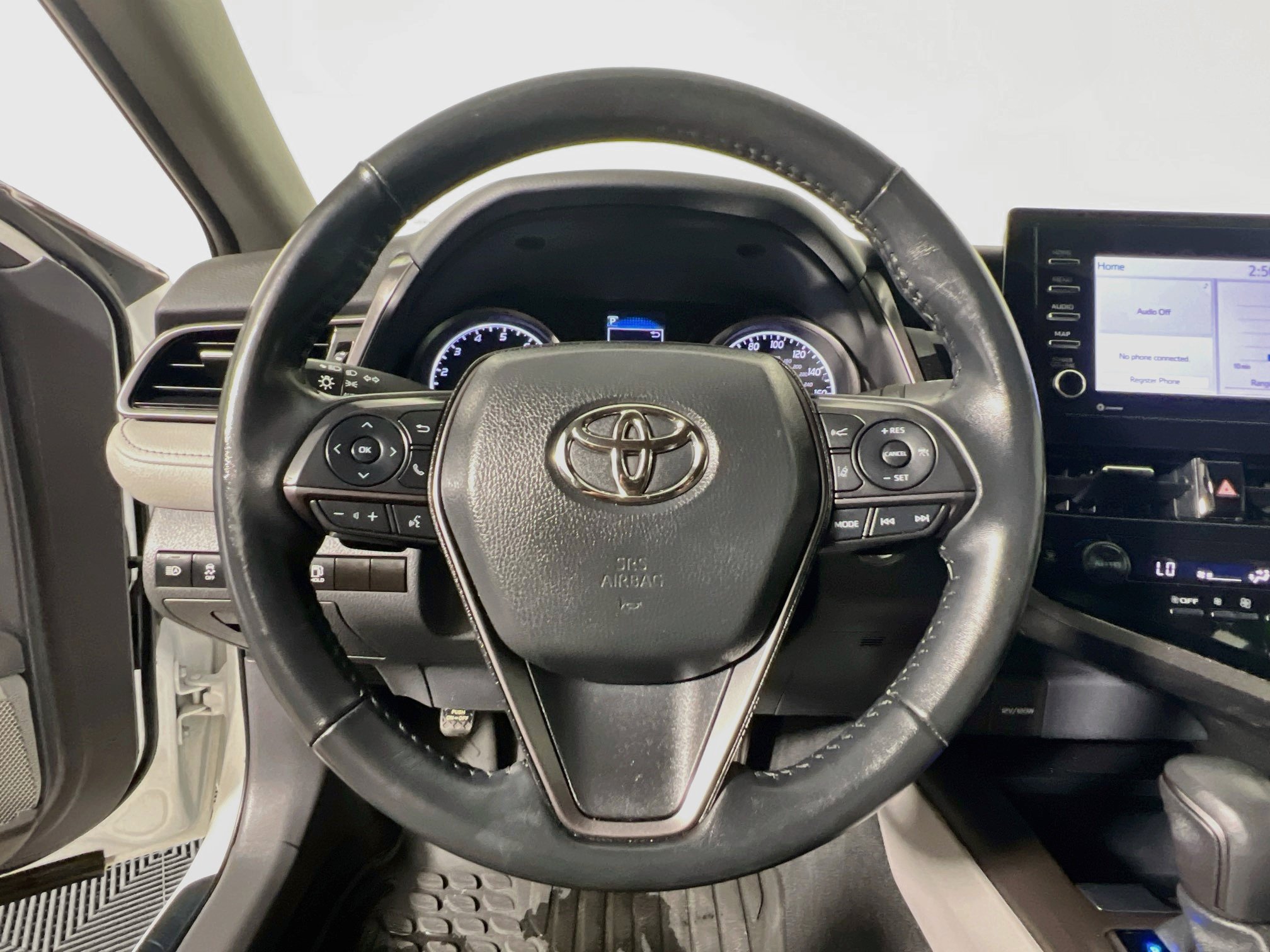 Used 2024 Toyota Camry SE w/ Convenience Package FWD image 17