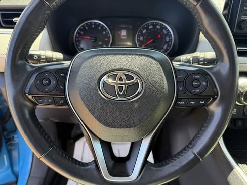 Used 2020 Toyota RAV4 XLE Premium image 15