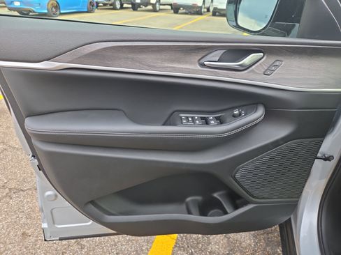 New 2025 Jeep Grand Cherokee L Limited w/ Trailer Tow Package image 5