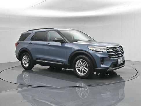 Used 2025 Ford Explorer Active w/ Active Comfort Package RWD image 27
