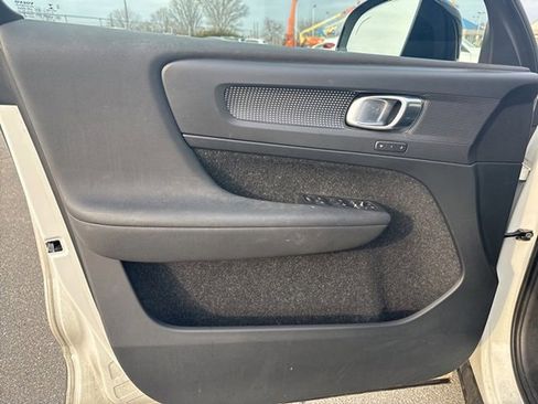 Used 2020 Volvo XC40 T5 R-Design image 13