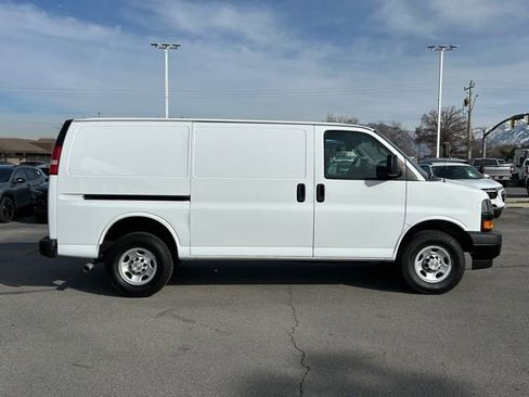 Used 2022 Chevrolet Express 3500 w/ Driver Convenience Package image 7