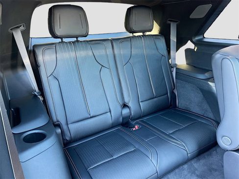 New 2026 Cadillac Vistiq Luxury image 27