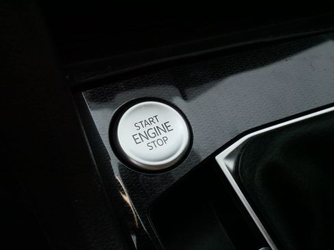 Certified 2025 Volkswagen Taos SEL AWD/4WD image 28
