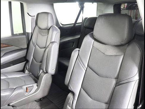 Used 2016 Cadillac Escalade ESV Luxury RWD image 10