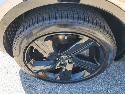 Used 2025 Land Rover Discovery Dynamic SE image 9