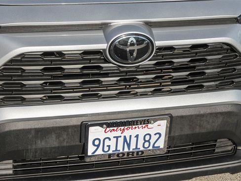 Used 2021 Toyota RAV4 LE image 6