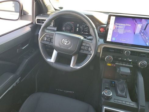 Used 2024 Toyota Tacoma TRD Off-Road image 15